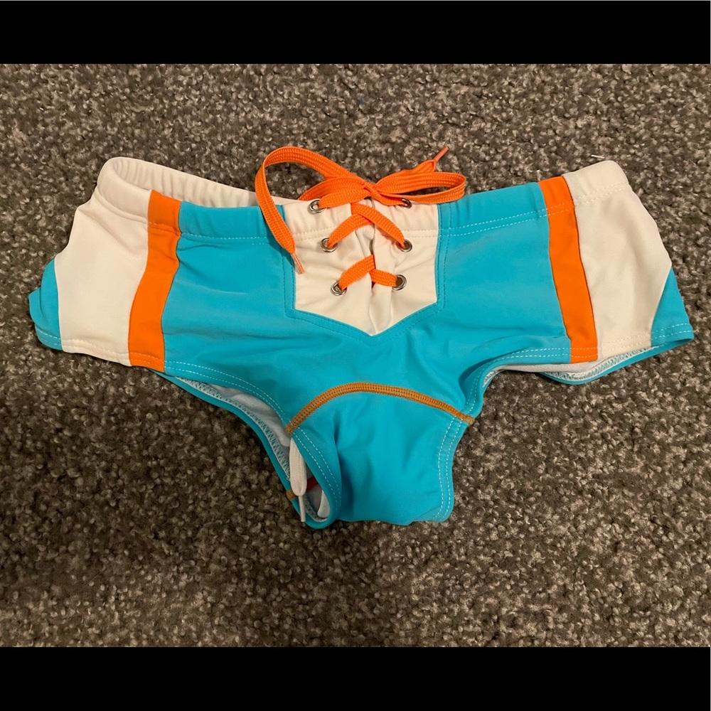 Men’s swim trunk